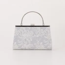 シルバーの刺しゅうレースがま口バッグ