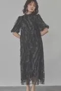 ブラックのフラワーエンブロイダリーAラインドレス　M/Select Shop