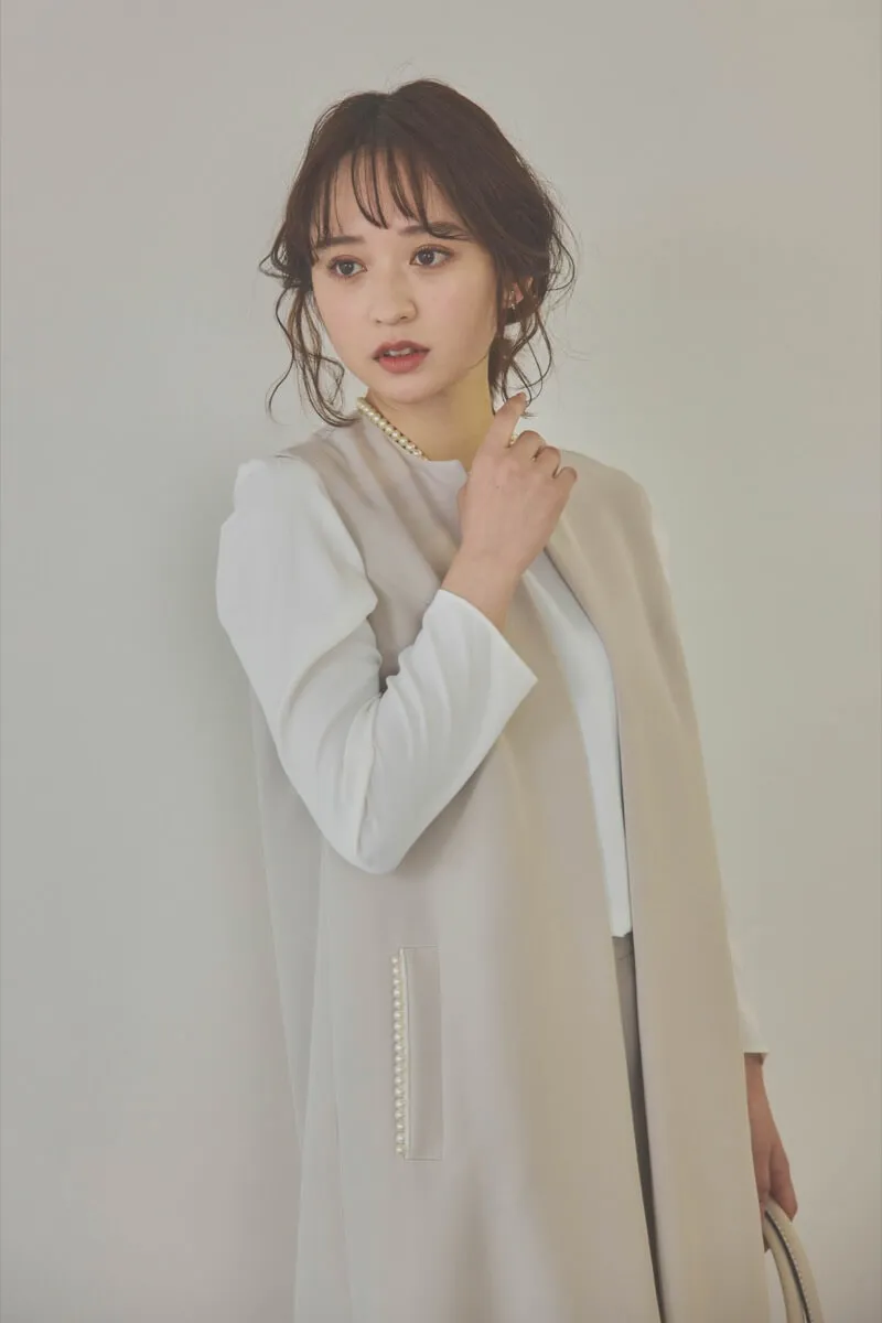 ベージュのパールボタンジレスーツセット　M/kaene
