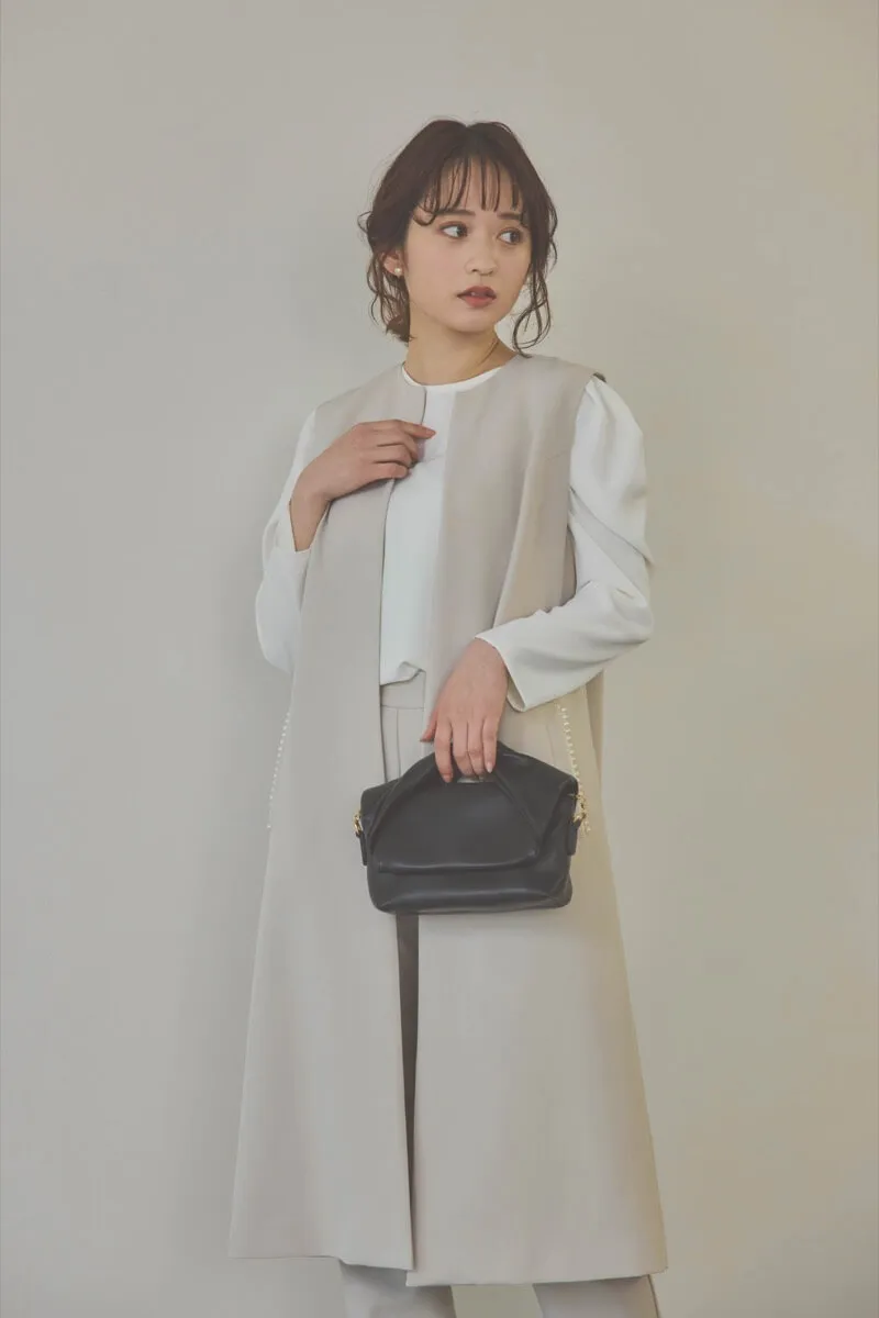 ベージュのパールボタンジレスーツセット　M/kaene