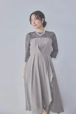 グレージュのデコルテ切り替えラップドレス　M/PREFERENCE　[ 店頭販売価格 37,000円