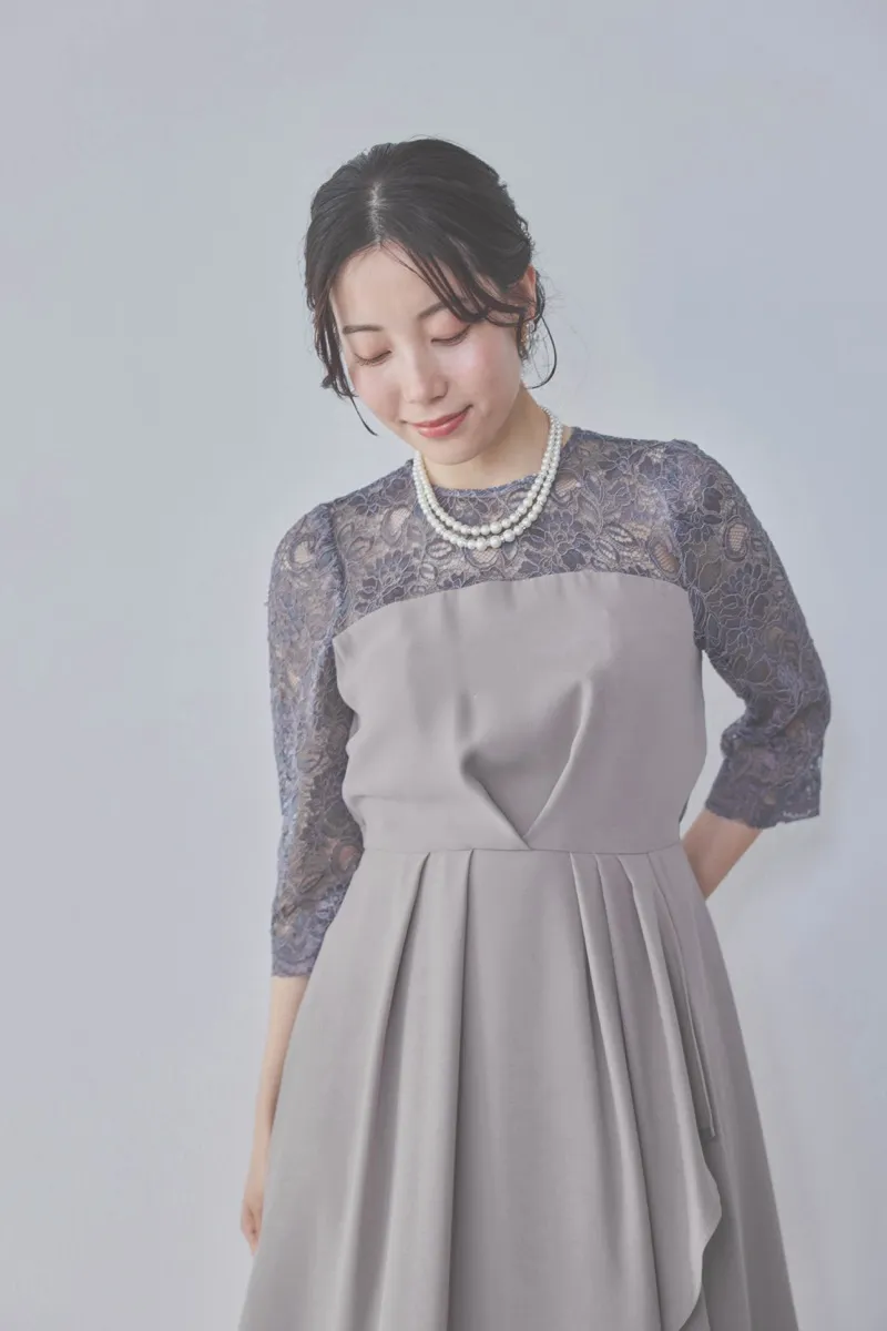 グレージュのデコルテ切り替えラップドレス　M/PREFERENCE　[ 店頭販売価格 37,000円