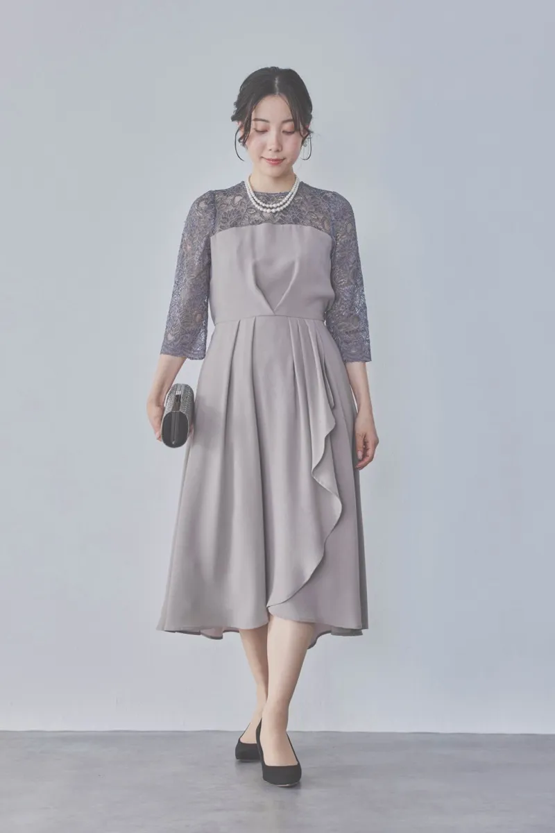 グレージュのデコルテ切り替えラップドレス　M/PREFERENCE　[ 店頭販売価格 37,000円
