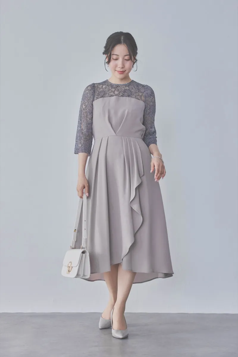 グレージュのデコルテ切り替えラップドレス　M/PREFERENCE　[ 店頭販売価格 37,000円