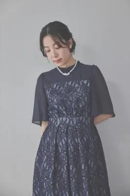 ネイビーのフレアスリーブレースドレス　M/REPLETE
