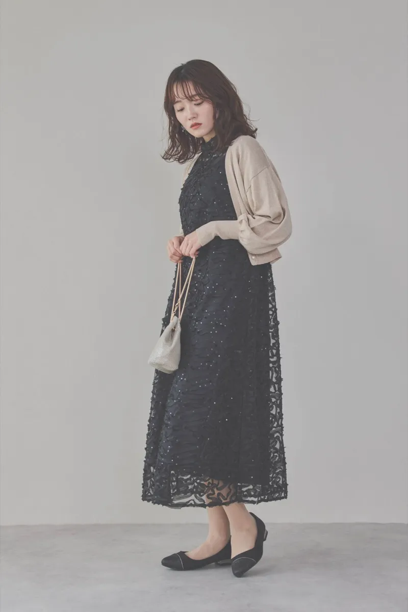 ブラックのサテンエンブロイダリードレス　M/kaene
