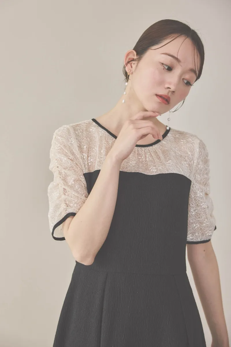 ブラックのレースコンビカットプリーツドレス　M/kaene