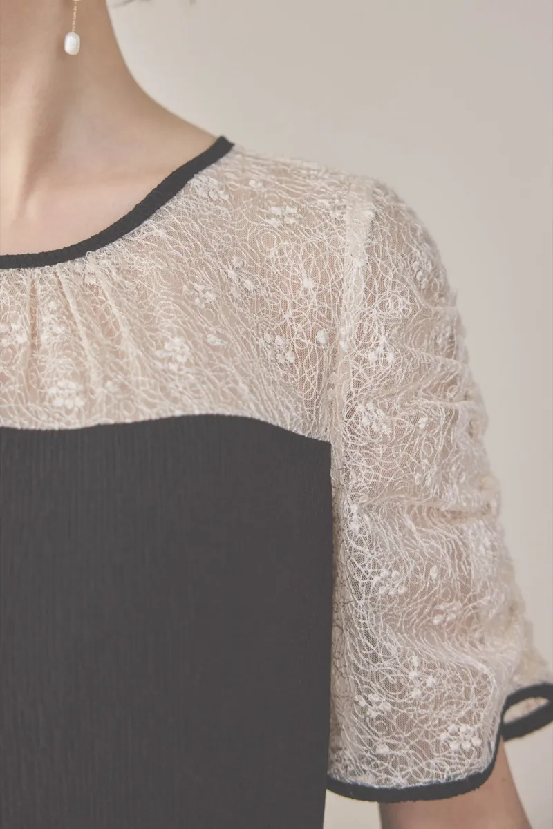 ブラックのレースコンビカットプリーツドレス　M/kaene