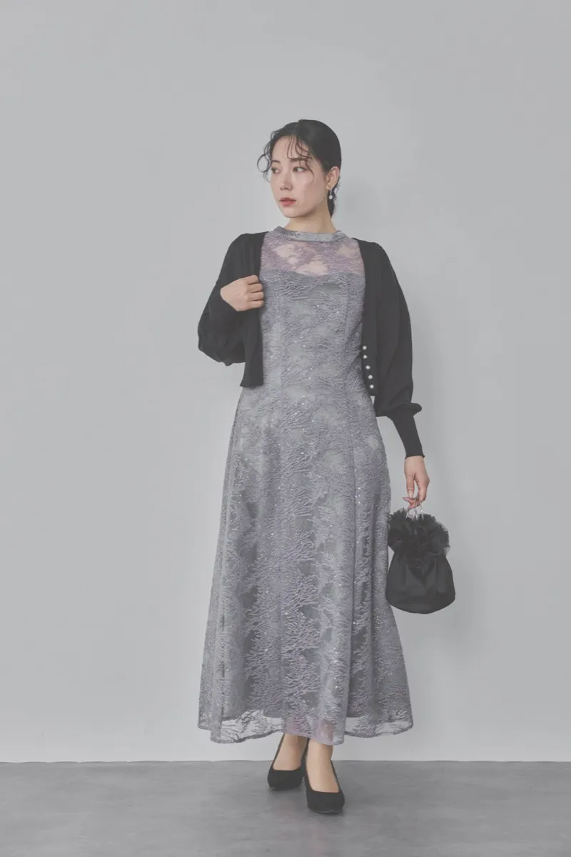 グレーのシャイニーエンブロイダリードレス M/kaene