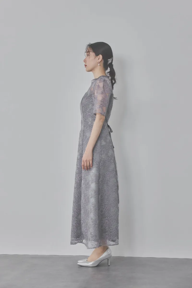 グレーのシャイニーエンブロイダリードレス M/kaene