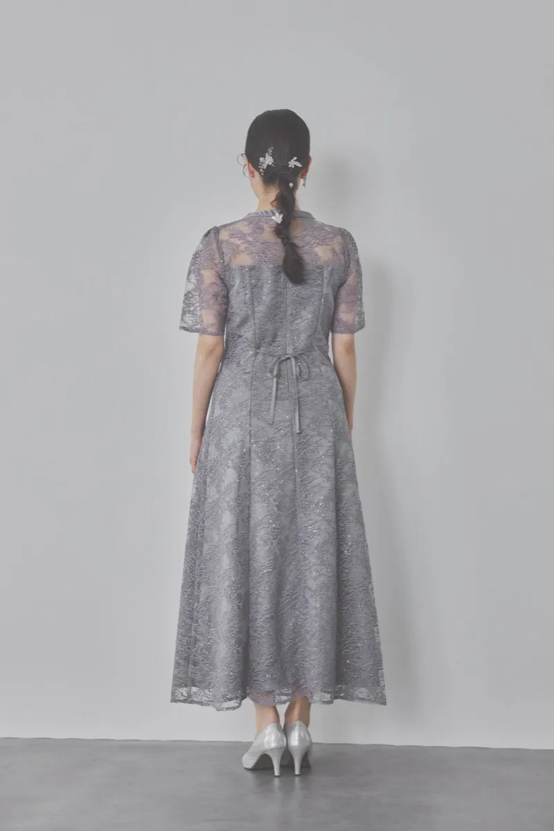 グレーのシャイニーエンブロイダリードレス M/kaene