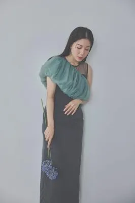 チャコールグレーのオフショルボレロIラインドレス M/LAGUNAMOON