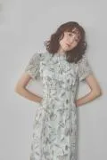ライトブルーのチューリップスリーブエンブロイダリードレス M/LILY BROWN