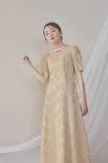 イエローのシャイニーエンブロイダリードレス M/kaene