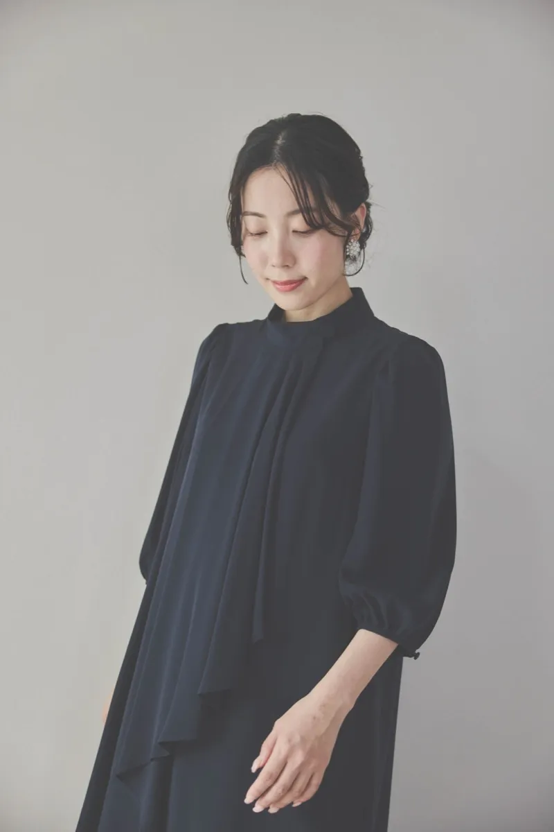 ネイビーのフロントドレープ前開きドレス L〜LL/PREFERENCE[店頭販売価格 42,900円