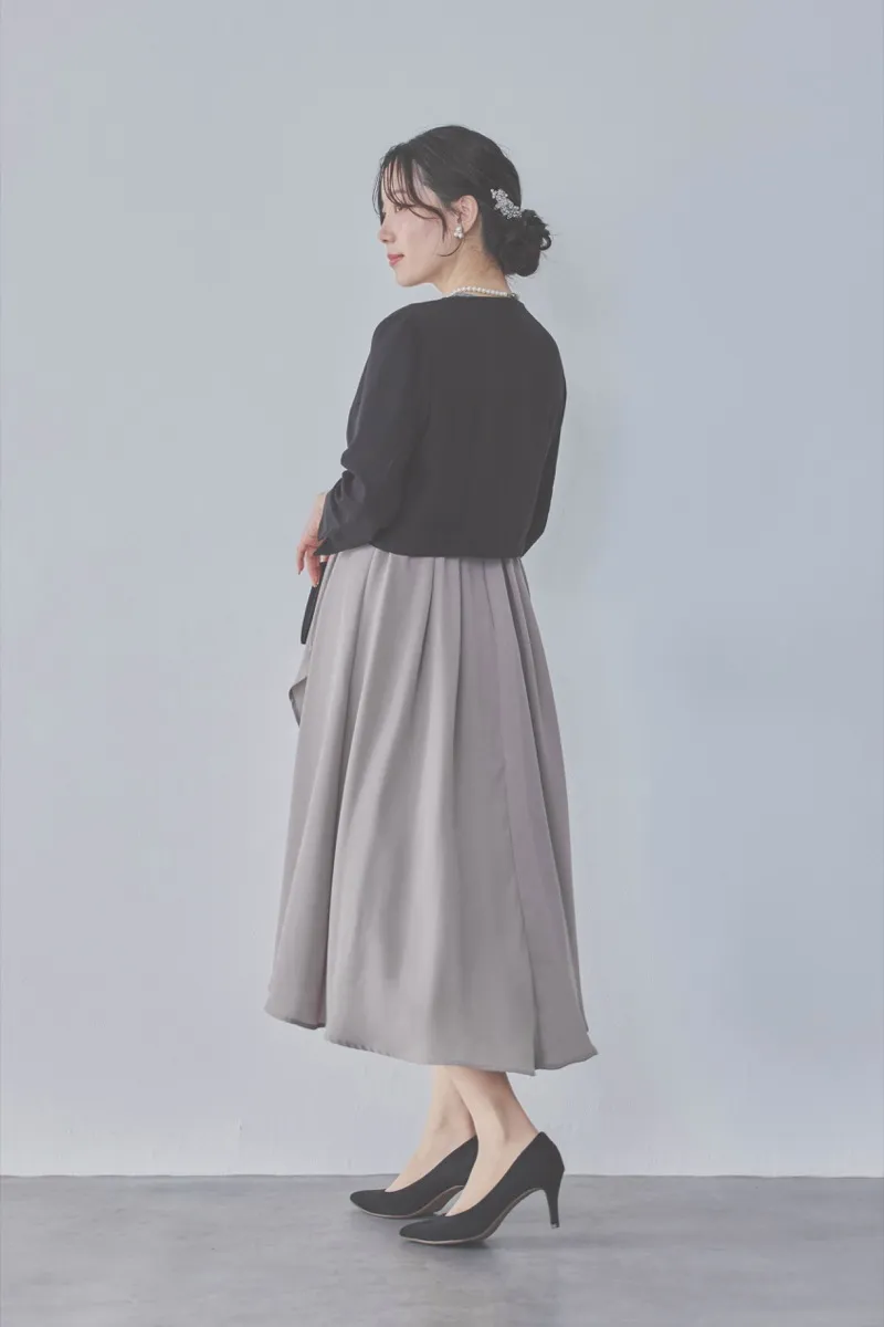 グレージュのデコルテ切り替えラップドレス　L/PREFERENCE　[店頭販売価格 37,000円
