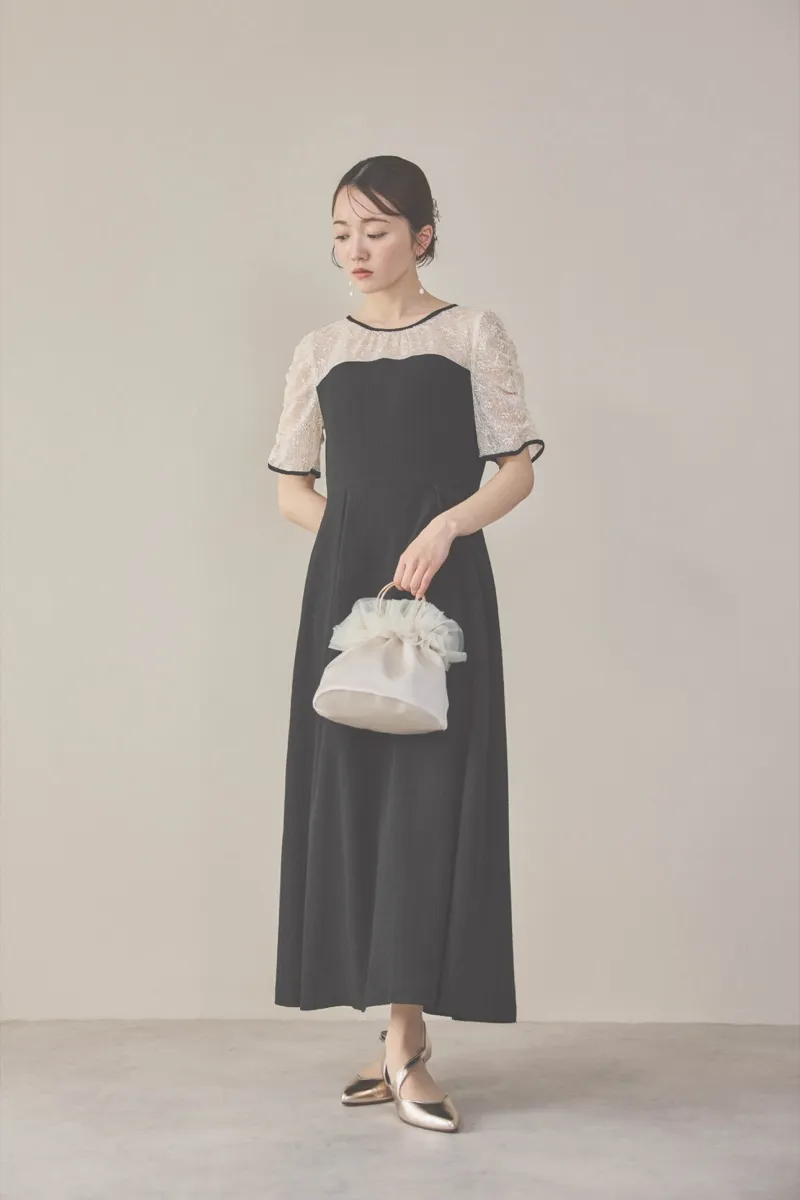 ブラックのレースコンビカットプリーツドレス　M〜L/kaene