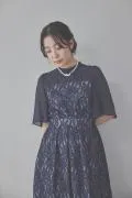 ネイビーのフレアスリーブレースドレス　M/REPLETE