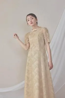 イエローのシャイニーエンブロイダリードレス M〜L/kaene