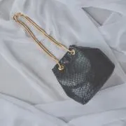 ブラックのメタルメッシュバッグ