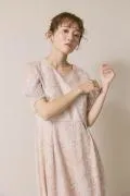 ピンクベージュのシアーオフショルドレス M/kaene
