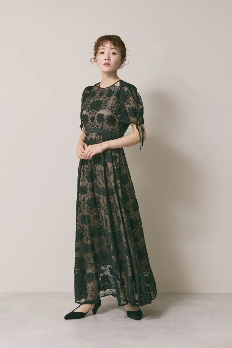ブラックのカットワークサテンエンブロイダリードレス M/LILY