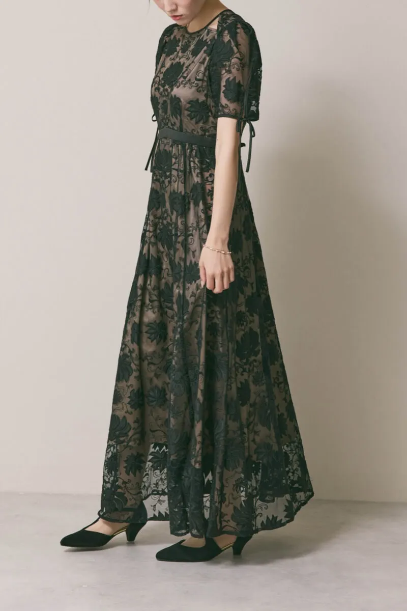 ブラックのカットワークサテンエンブロイダリードレス M/LILY