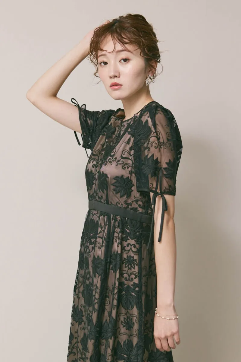 LILY BROWN パーティードレス ブラックのカットワークサテンエンブロイダリードレス M/LILY