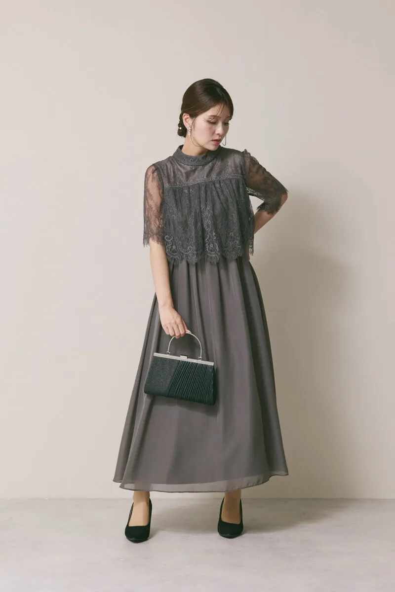チャコールグレーの授乳口付ハイネックレースドレス