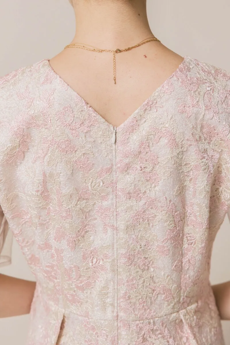 ピンクベージュのシアーオフショルドレス　S/kaene