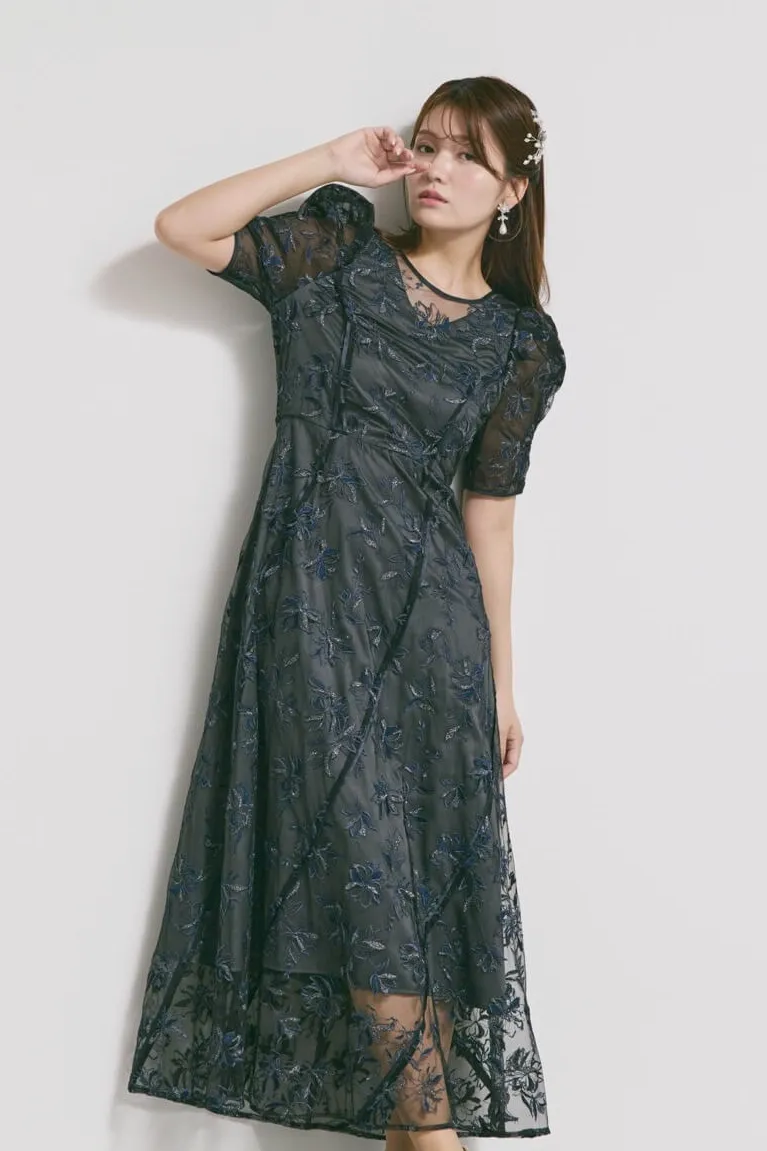ブラックのチュールラメ刺繍ドレス