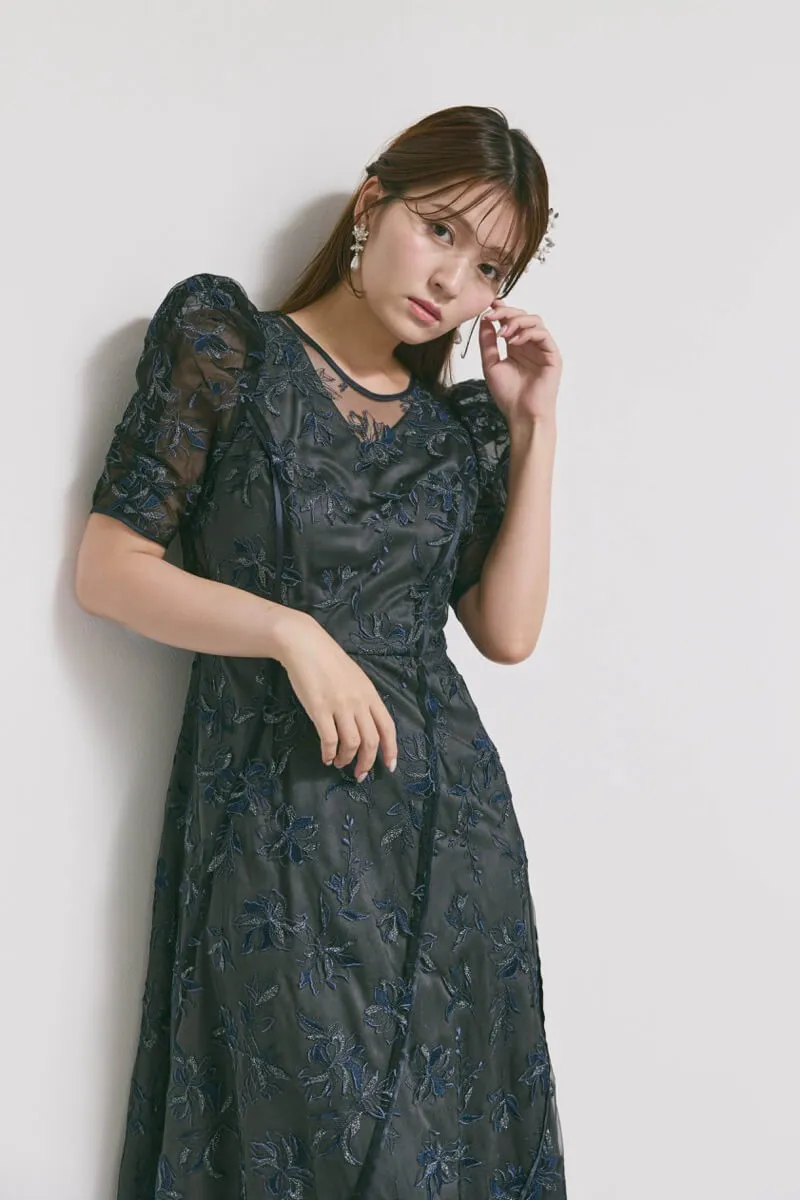 ブラックのチュールラメ刺繍ドレス