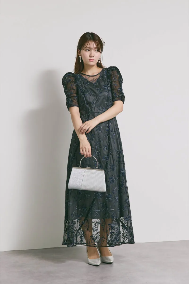 ブラックのチュールラメ刺繍ドレス