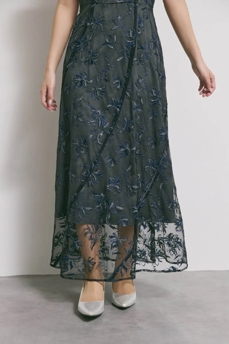 ブラックのチュールラメ刺繍ドレス