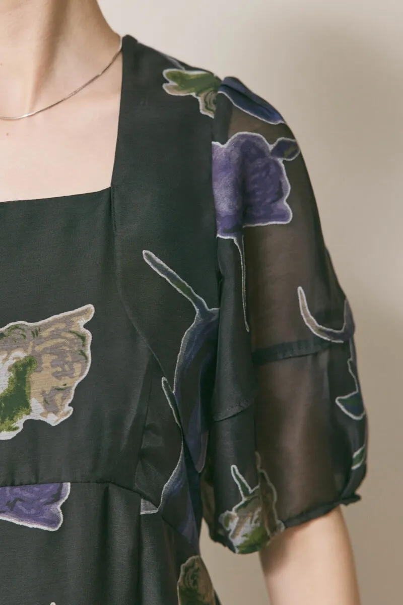 ブラックのフラワープリントオケージョンドレス