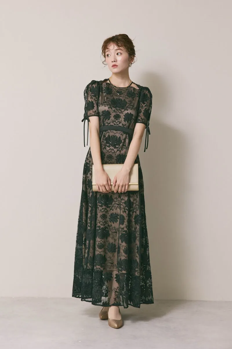 ブラックのカットワークサテンエンブロイダリードレス