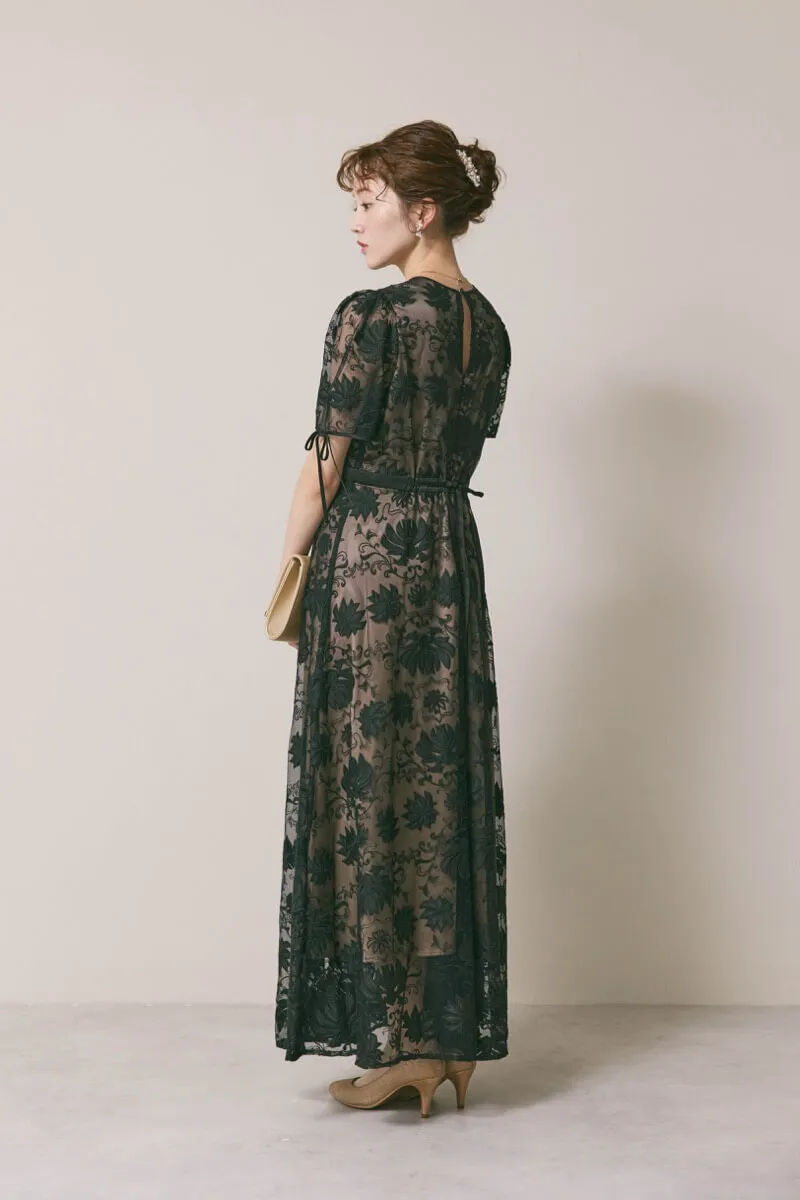 ブラックのカットワークサテンエンブロイダリードレス