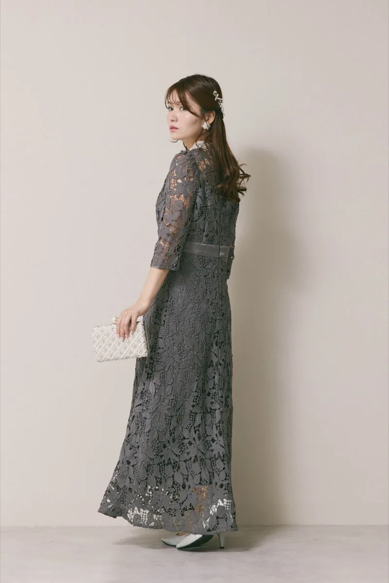グレーのビジューカラーレースドレス