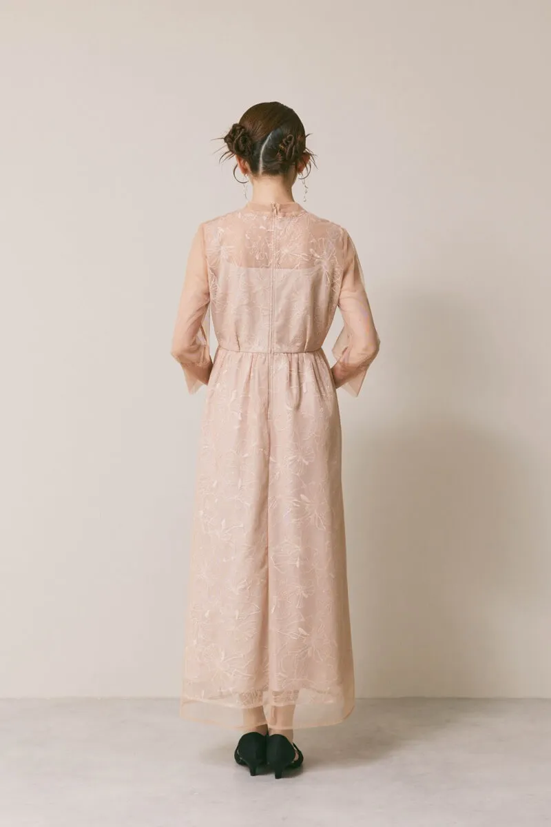 ベージュのレースミックスチュールドレス