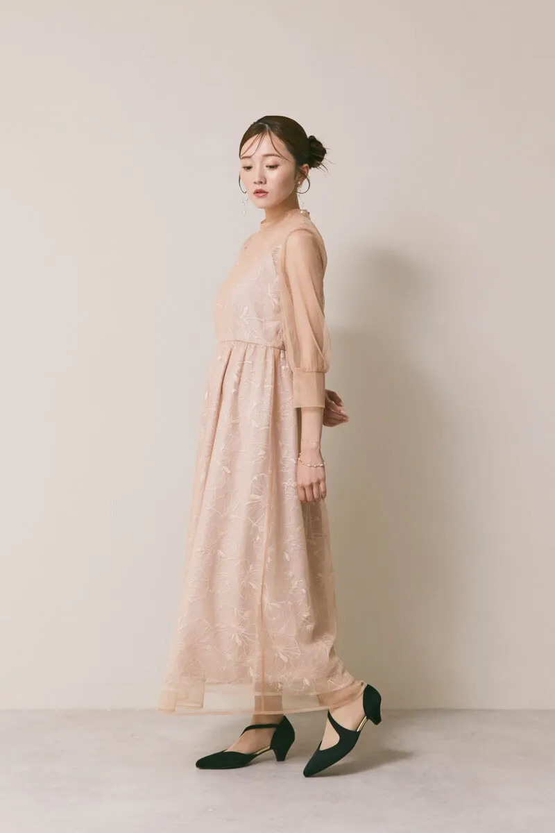 ベージュのレースミックスチュールドレス