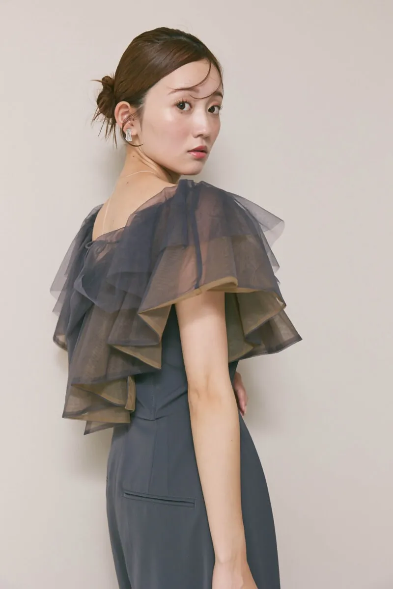 チャコールグレーのチュールカラーベアパンツドレス