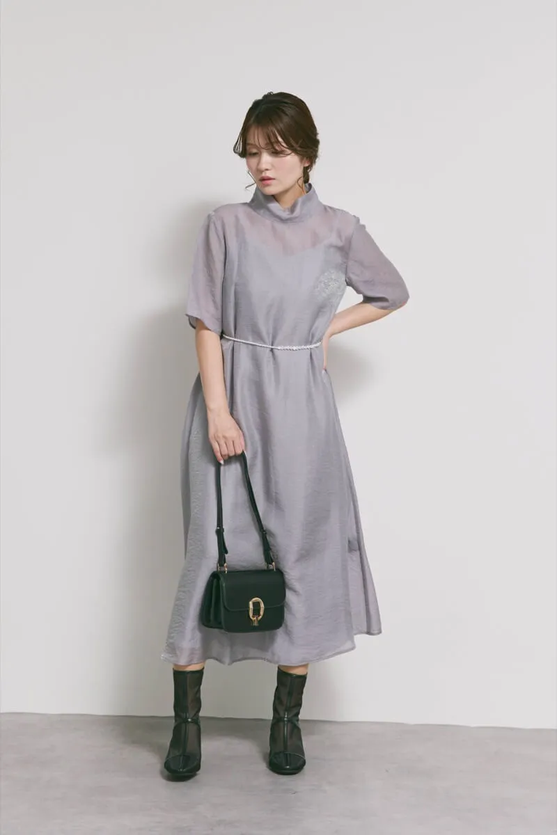 ブルーグレーのテントラインシアードレス