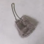 グレーのシャギーファーバッグ