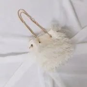 ベージュのシャギーファーバッグ