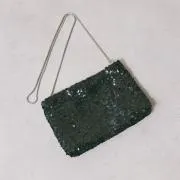 ブラックのスパンコールクラッチバッグ