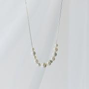 シルバーのパール×ダストボールネックレス