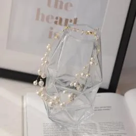 ゴールドチェーンのボリュームパールネックレス