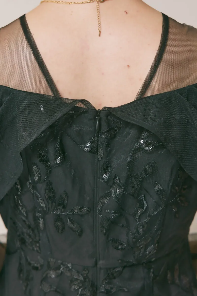 ブラックのチュールスリーブIラインドレス