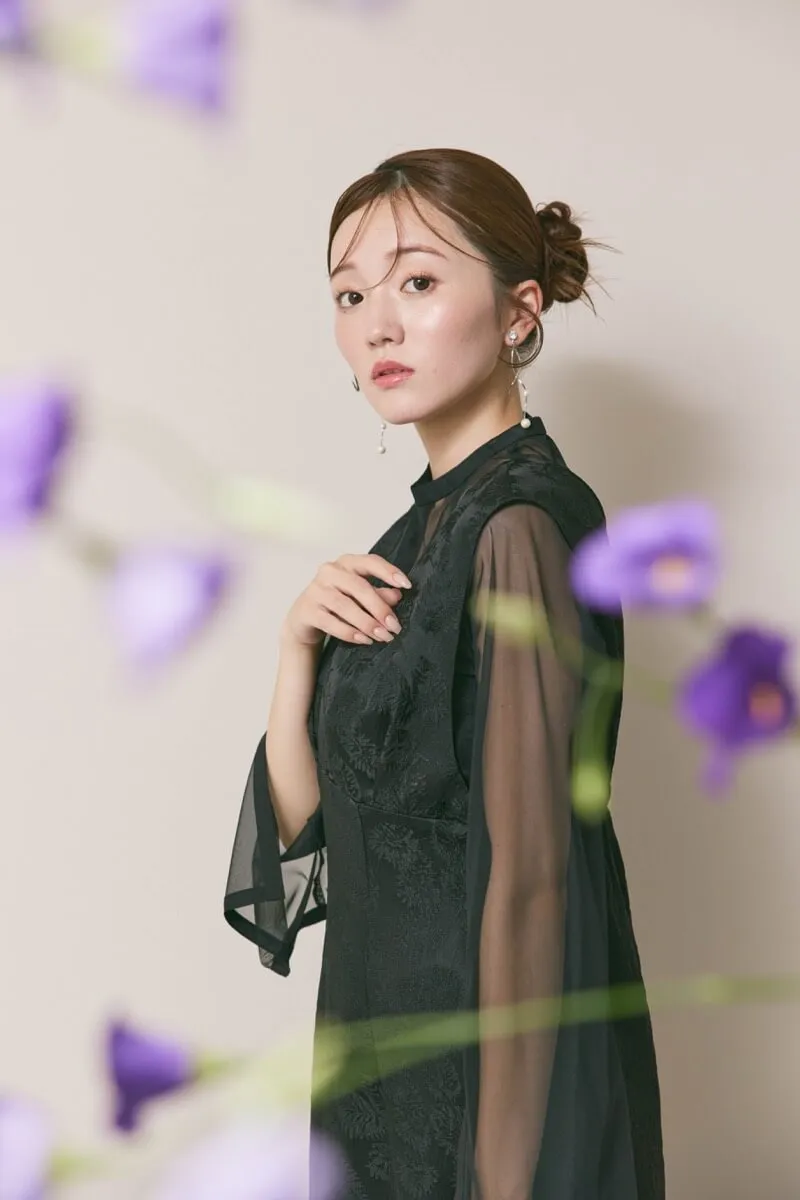 ブラックのジャガードIラインドレス