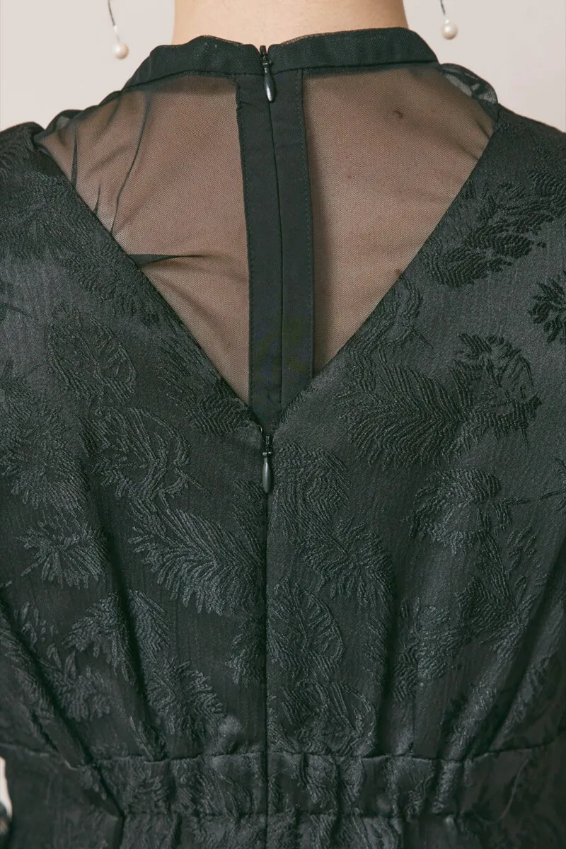 ブラックのジャガードIラインドレス